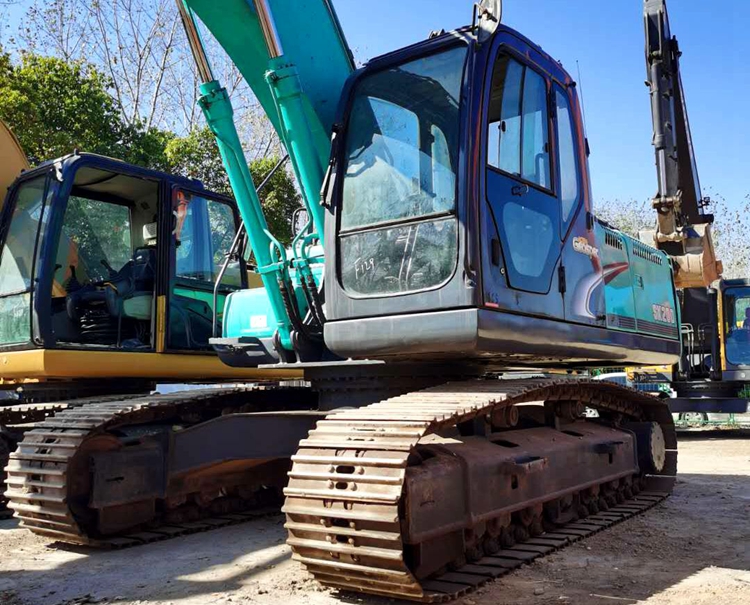 Kobelco SK200-8 excavator