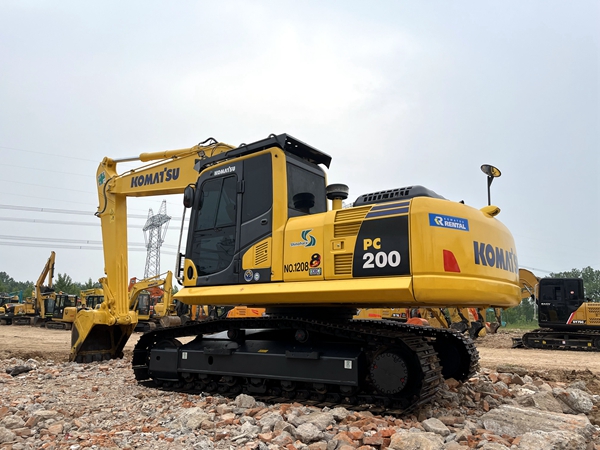 Komatsu PC200-8 excavator