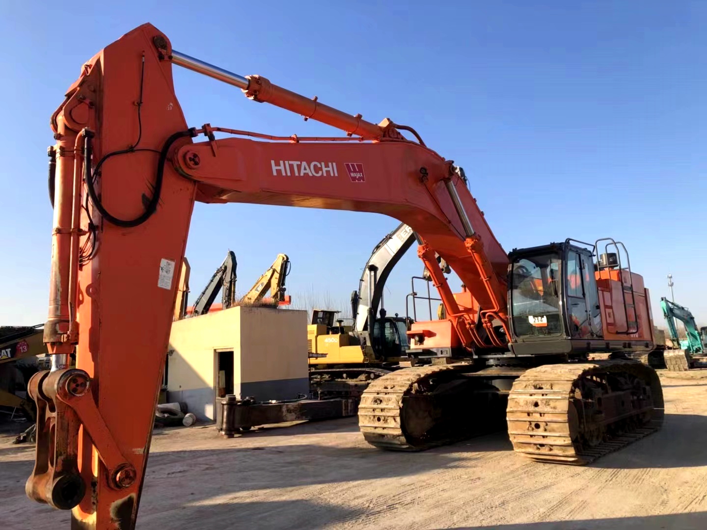 Hitachi ZX670-3 excavator