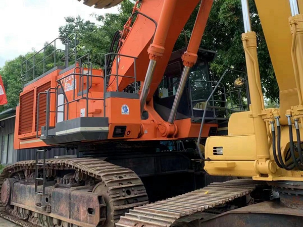 Hitachi EX1200 excavator