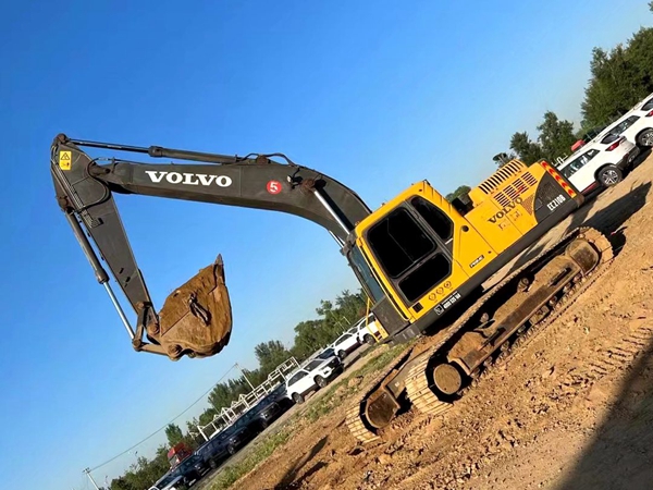 Volvo EC210BLC excavator