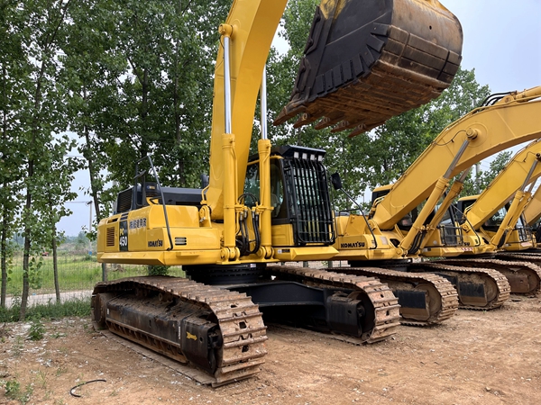 Komatsu PC450-8 excavator