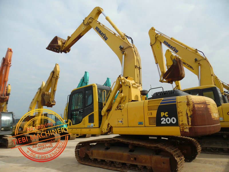 Komatsu PC200-8 Excavator