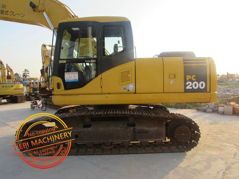 Komatsu PC200-7 Excavator