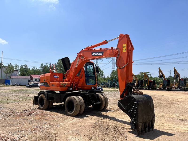 Doosan DH150W-7 wheel excavator