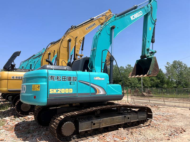 Kobelco SK200-8 excavator