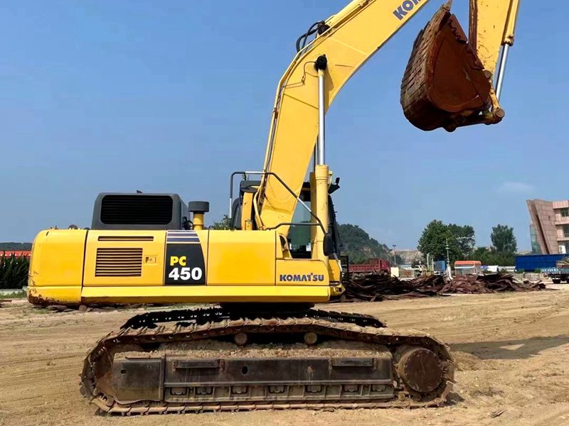 Komatsu PC450-8 excavator