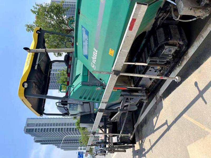 Vogele 1800-3L asphalt paver