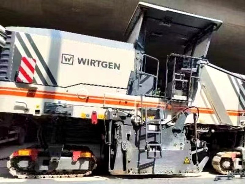 Wirtgen W215 milling machine