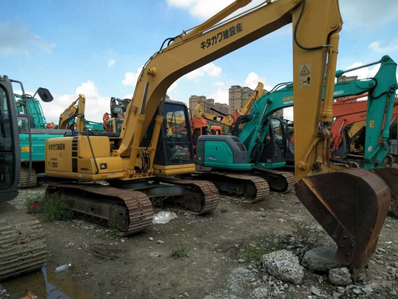 Komatsu PC120-6 excavator