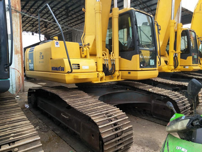 Komatsu PC200-7 excavator