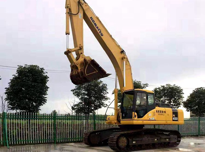 Komatsu PC450-7 excavator