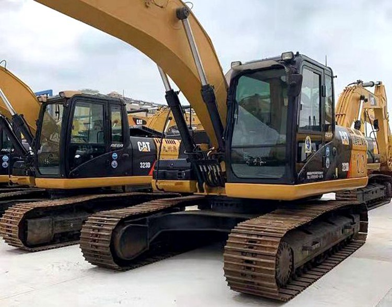 Caterpillar CAT323D excavator