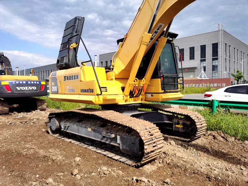 Komatsu PC200-8 excavator