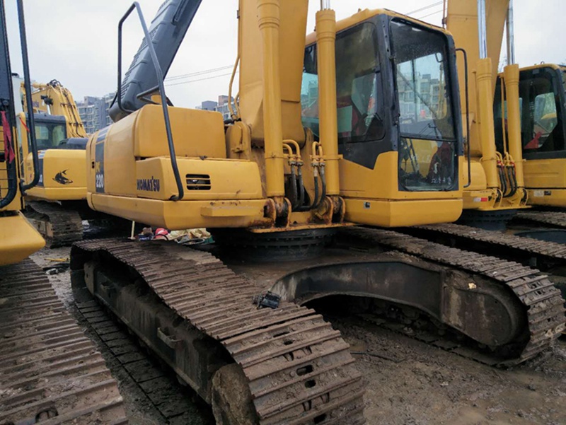 Komatsu PC220-7 excavator