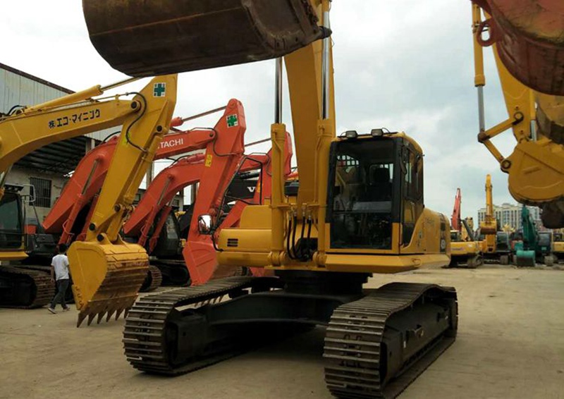 Komatsu PC450-7EO excavator