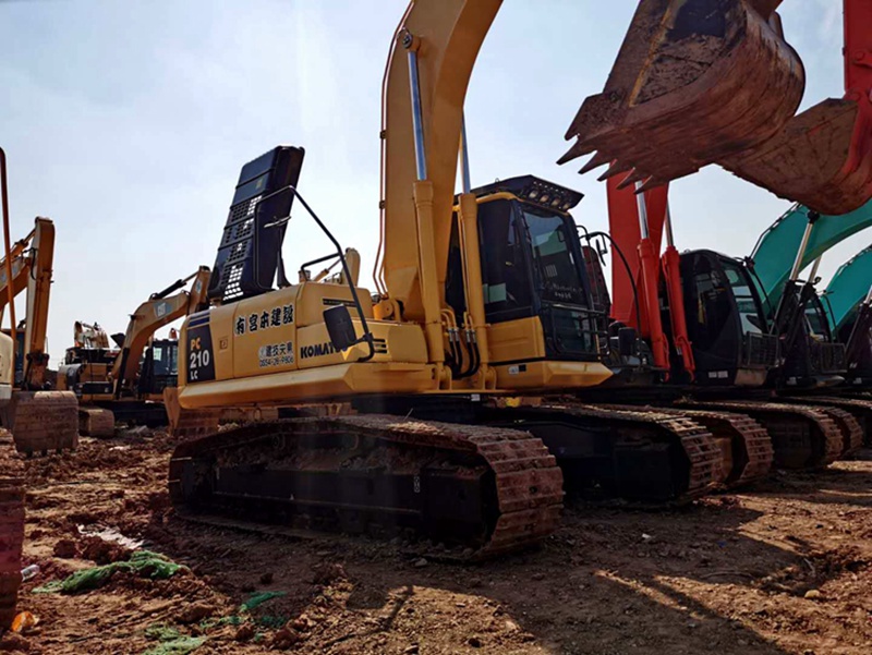 Komatsu PC210-8 excavator