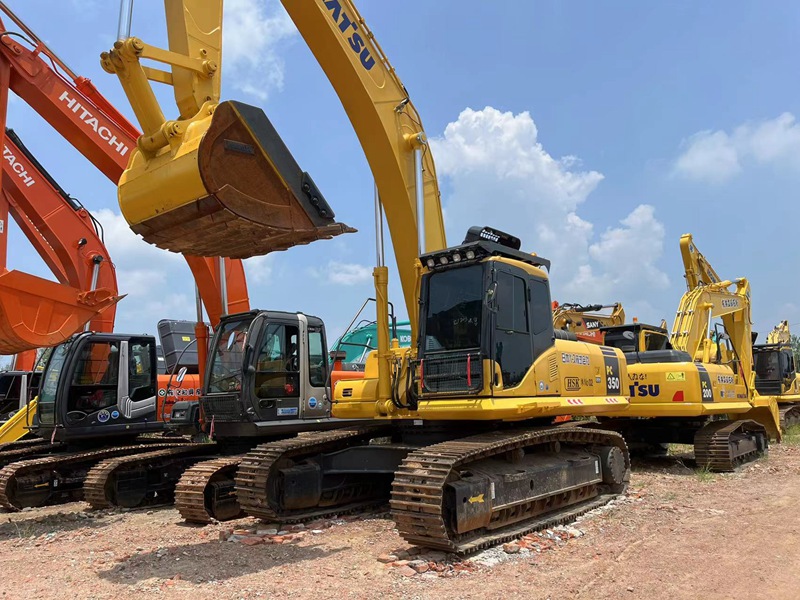 Komatsu PC350-7 excavator