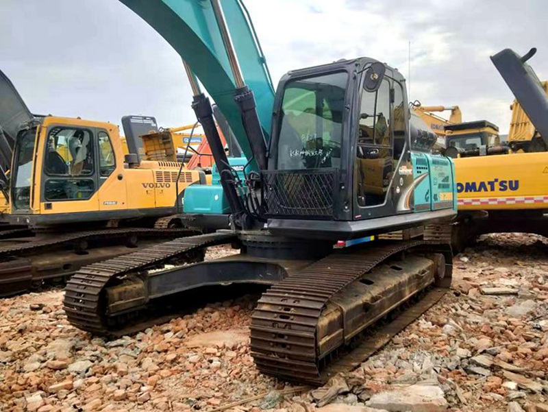 KOBELCO SK260 excavator