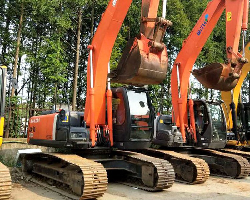 Hitachi ZX200-3 excavator