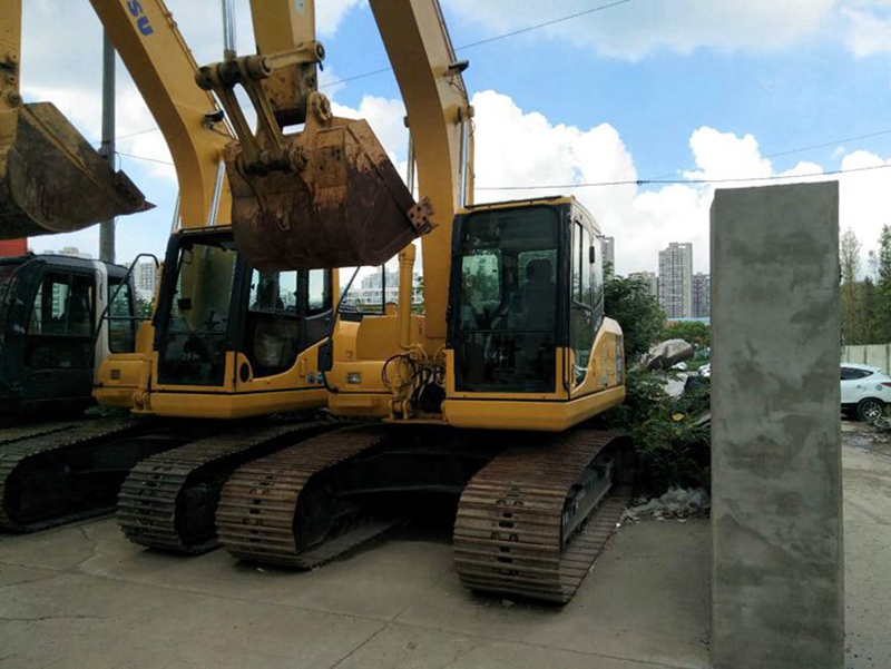 Komatsu PC160-7 excavator