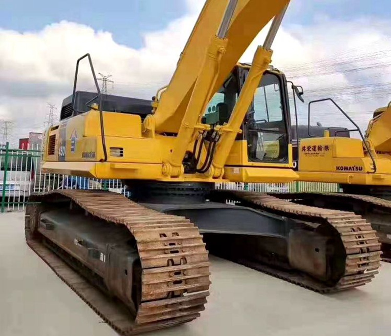 Komatsu PC450-8 excavator