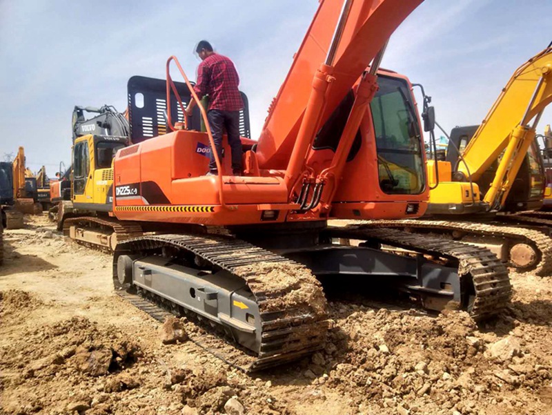 Doosan DH225-9 excavator