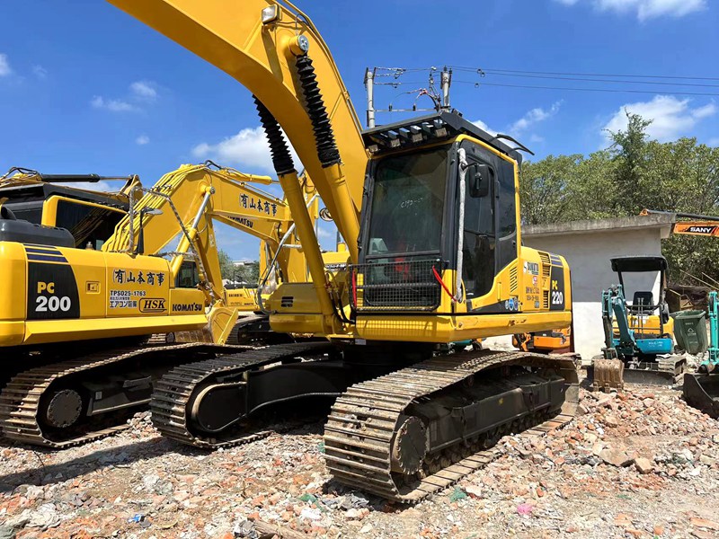 Komatsu PC220-8 excavator