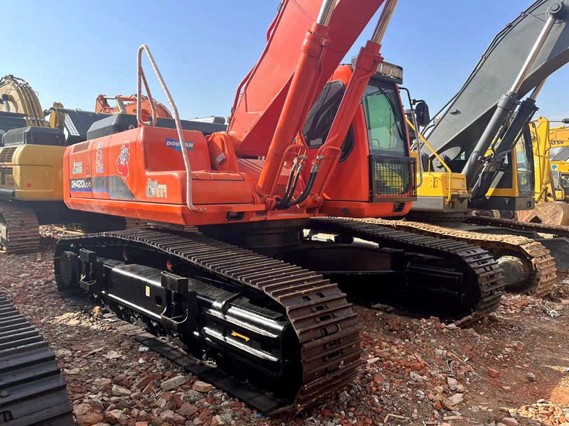 Doosan DH420LC-7 excavator