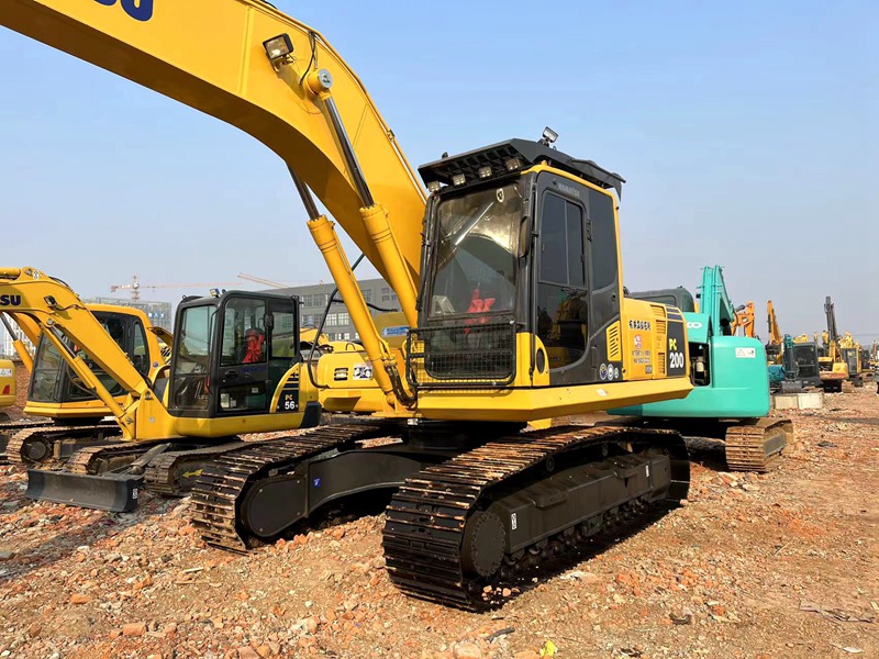 Komatsu PC200-8 excavator