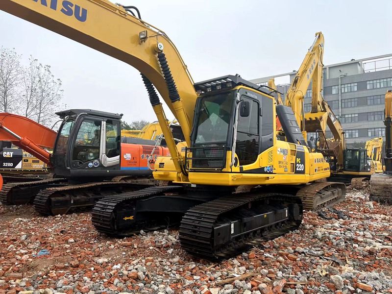 Komatsu PC220-8 excavator