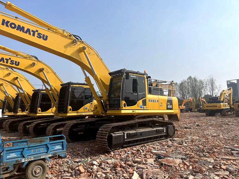 Komatsu PC450-8 excavator