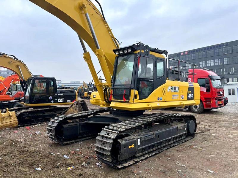 Komatsu PC450-7EO excavator