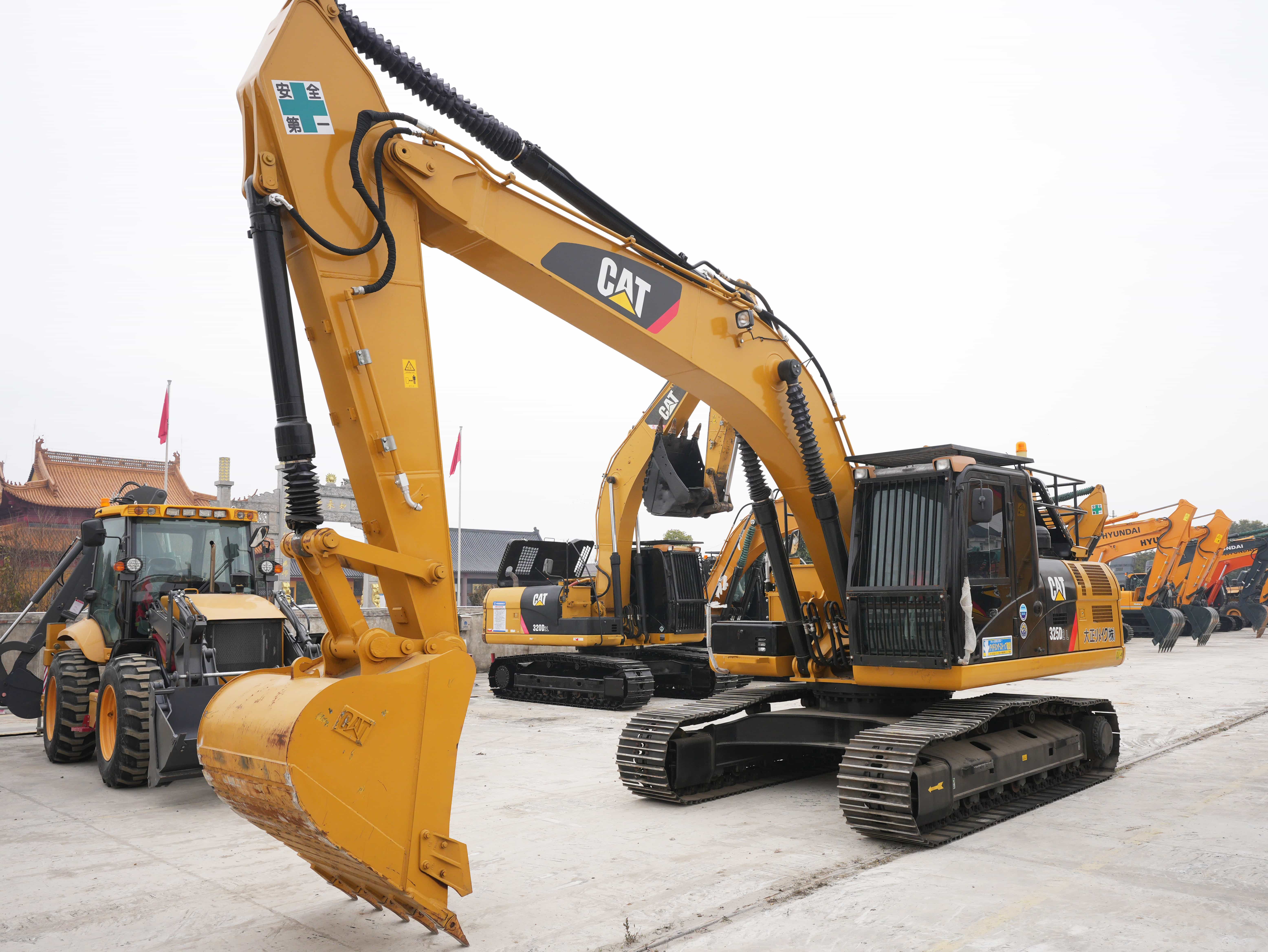 Super low price Caterpillar CAT325D2L excavator second-hand excavator high quality crawler excavator for sale