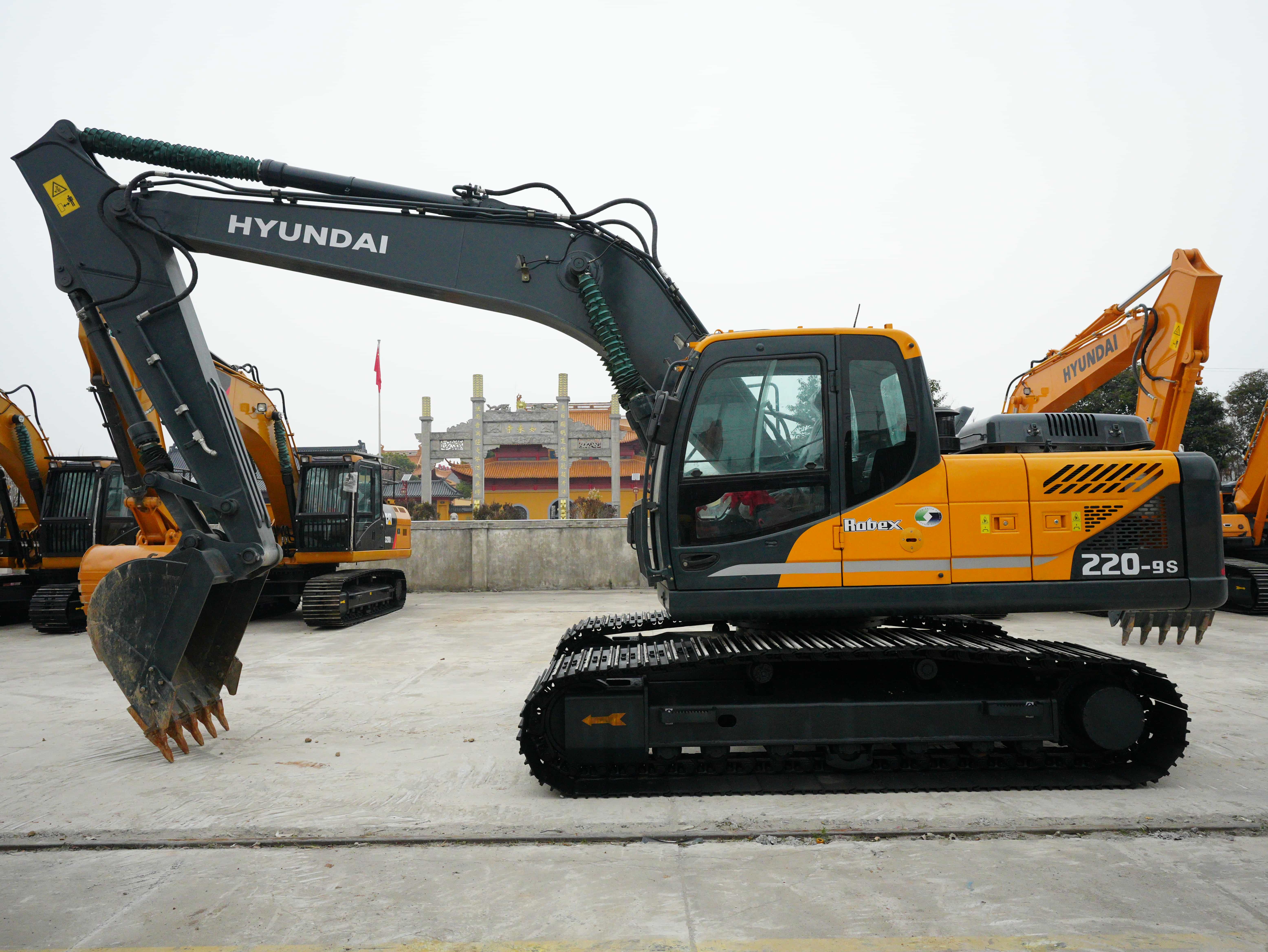 Used Hyundai 220-9s excavator crawler excavator with good performance and cheap for sale