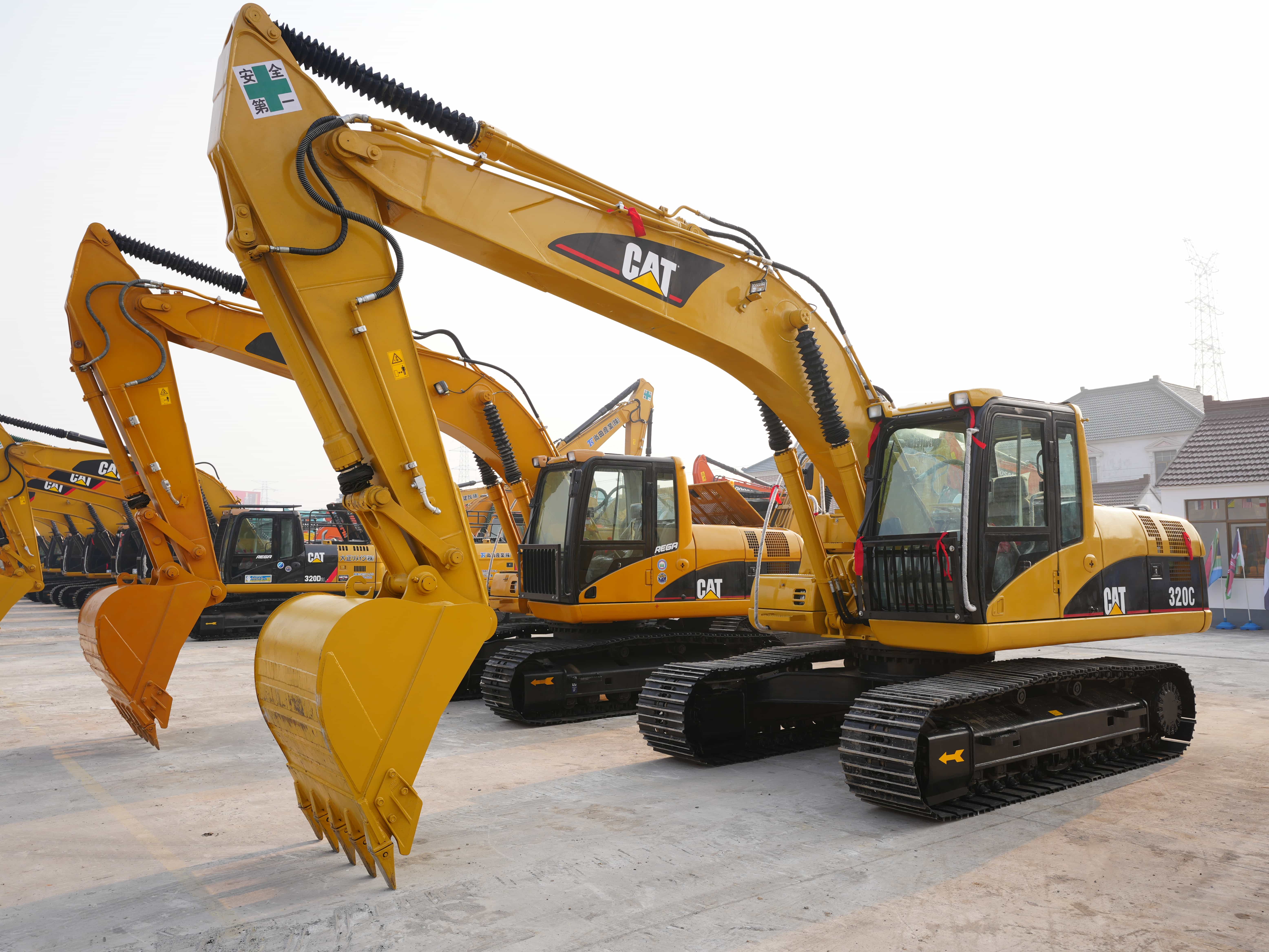 100% Caterpillar CAT320C excavator made in Japan for sale at a very low price