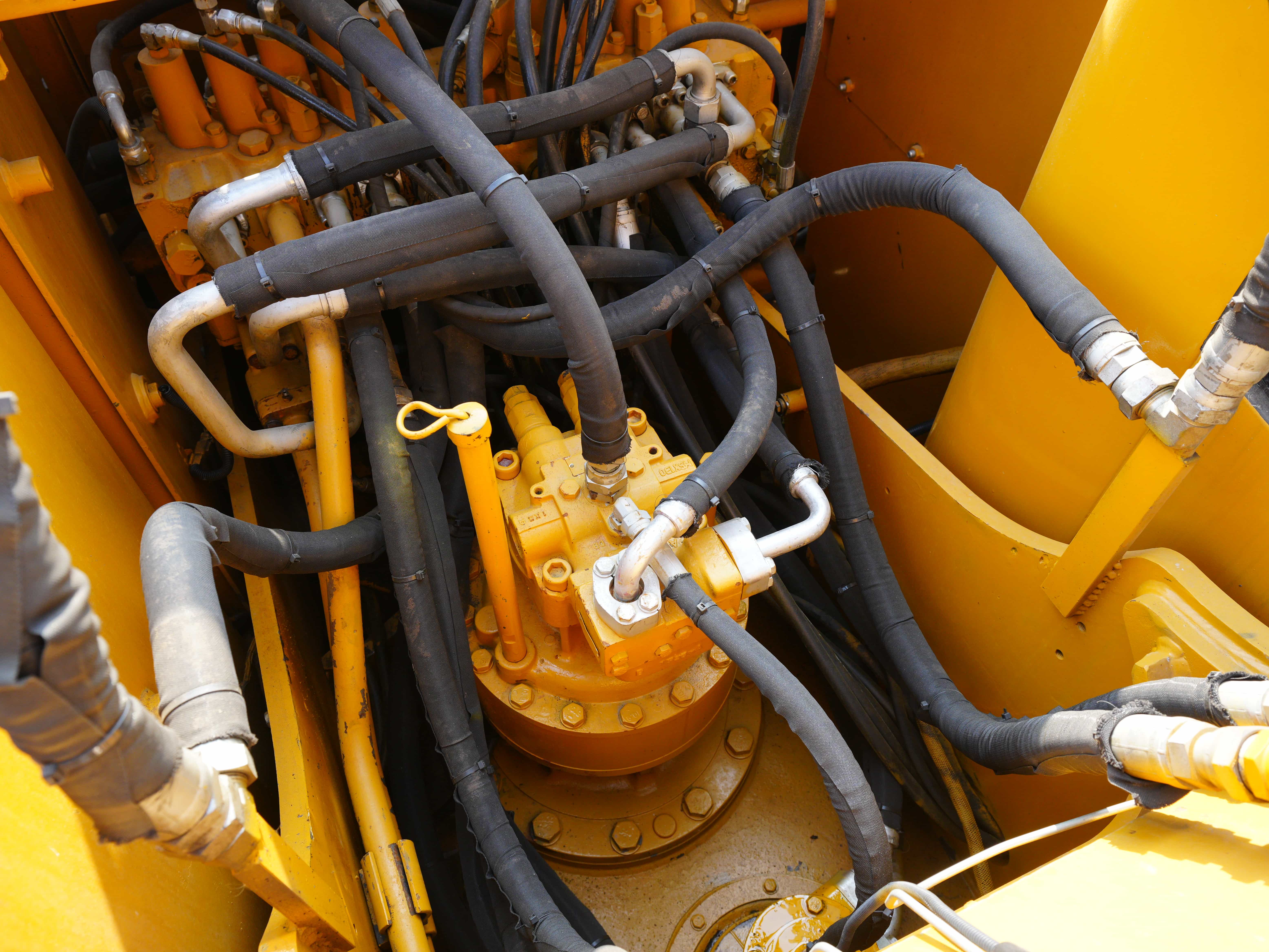 100% Caterpillar CAT320C excavator made in Japan for sale at a very low price