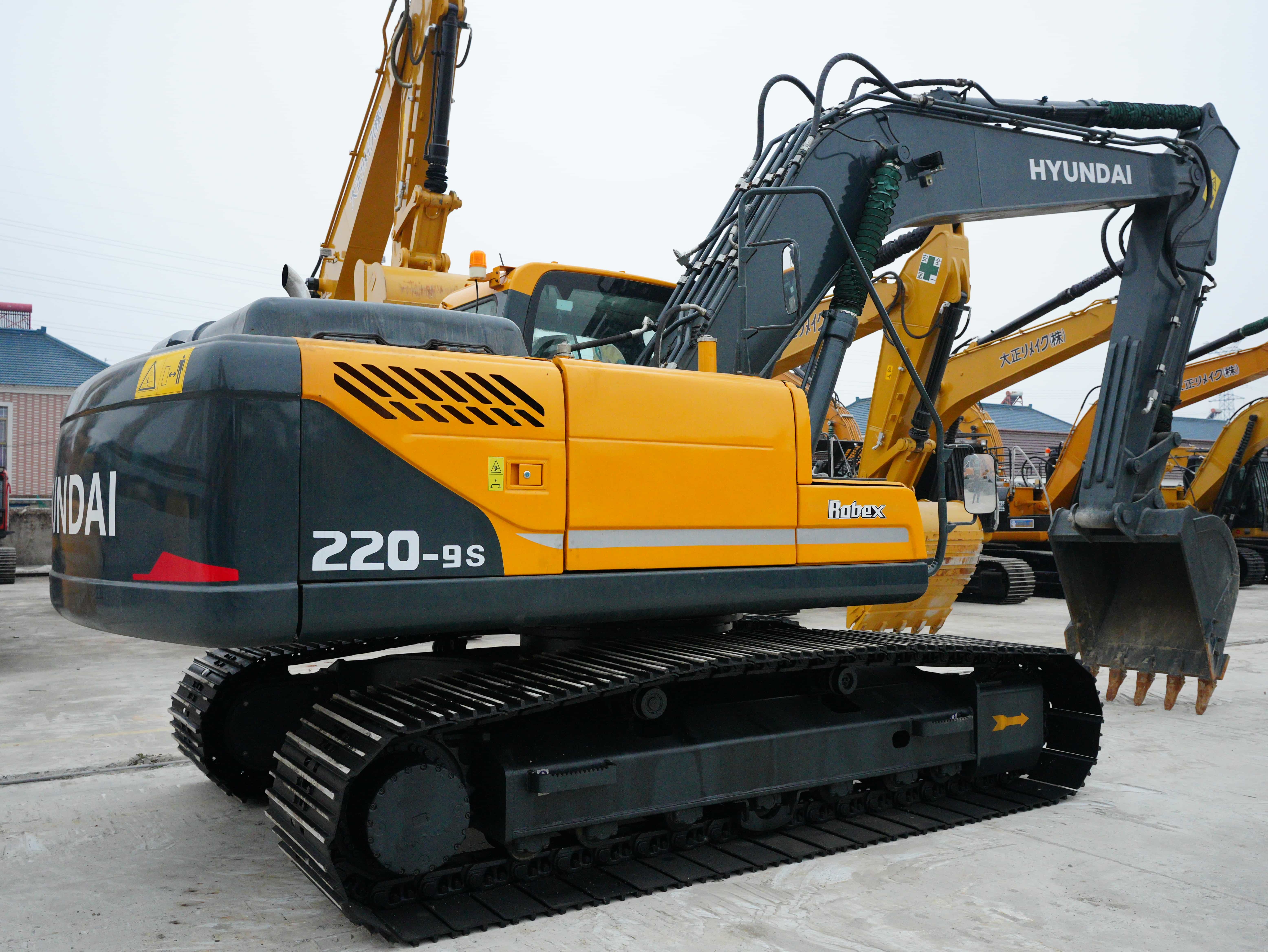 Used Hyundai 220-9s excavator crawler excavator with good performance and cheap for sale