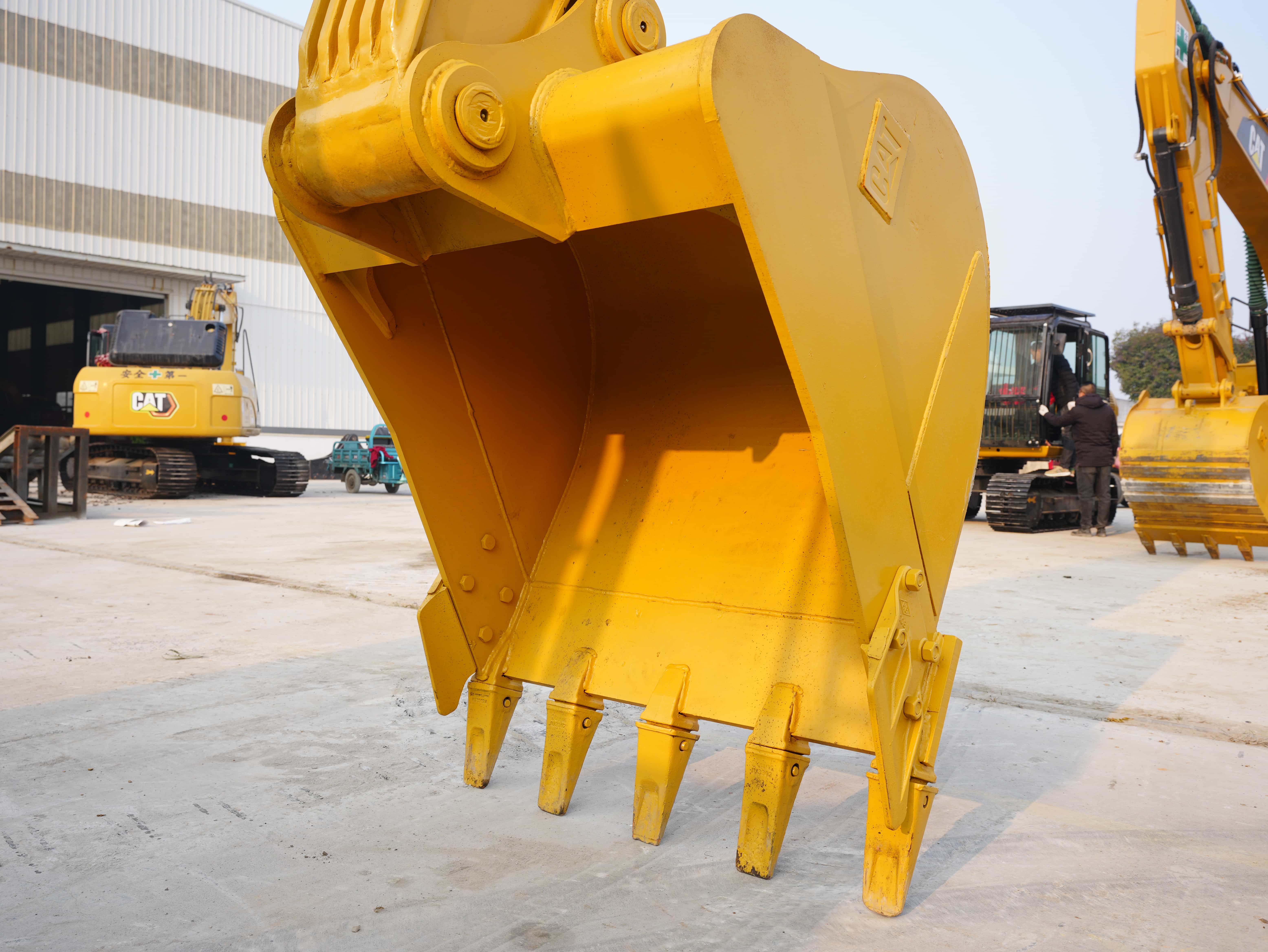 100% Caterpillar CAT320C excavator made in Japan for sale at a very low price