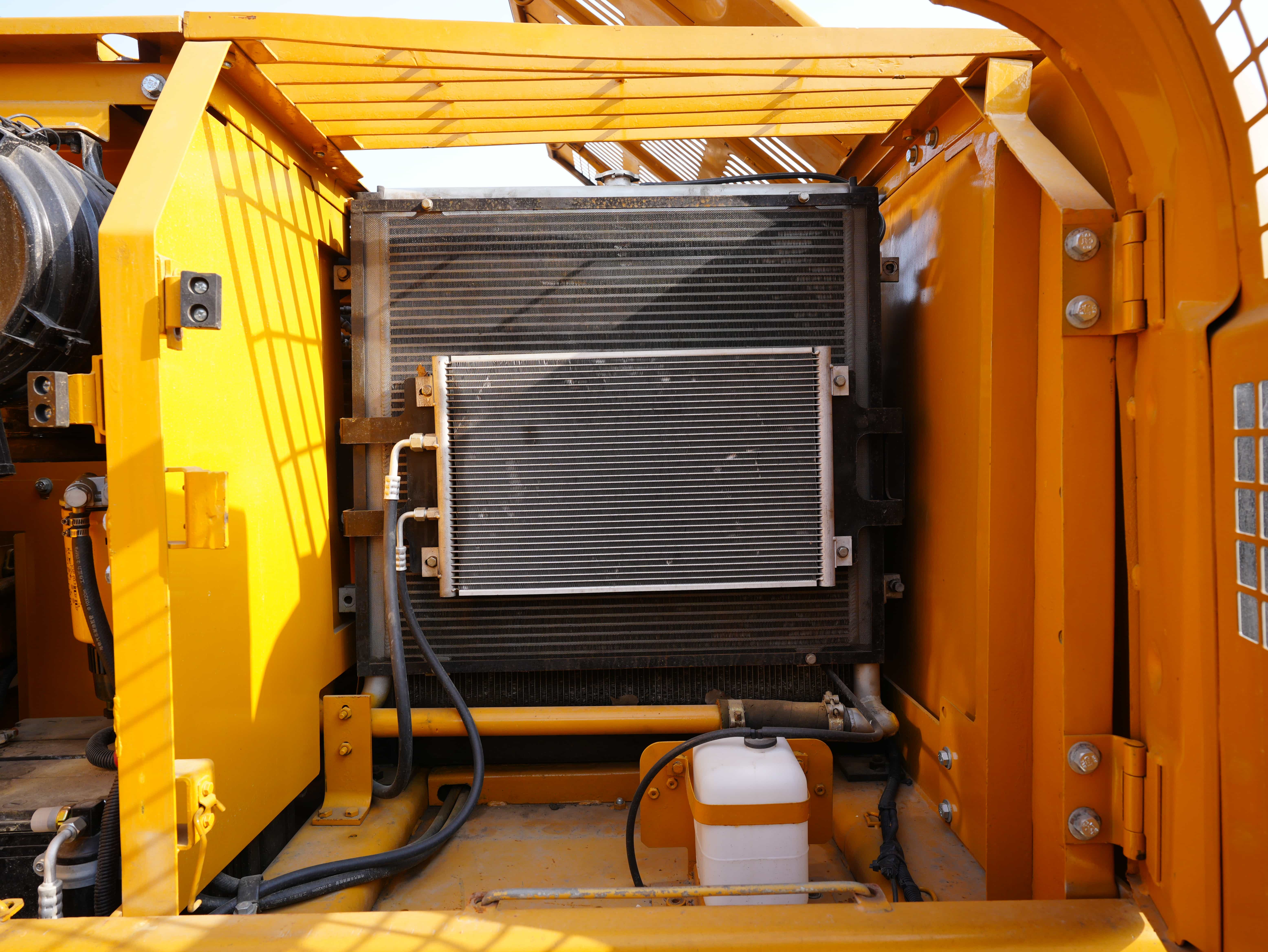 100% Caterpillar CAT320C excavator made in Japan for sale at a very low price