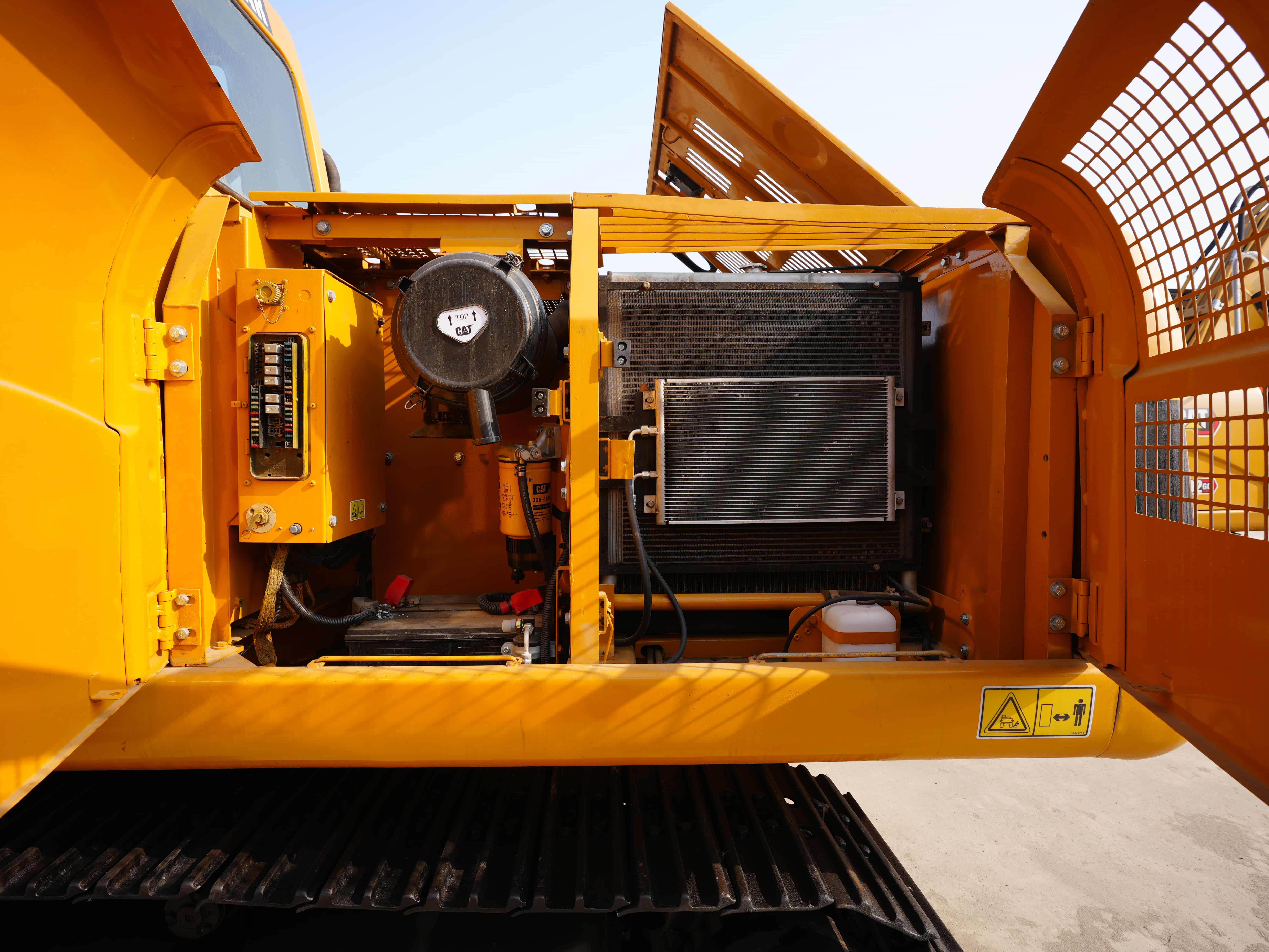 100% Caterpillar CAT320C excavator made in Japan for sale at a very low price