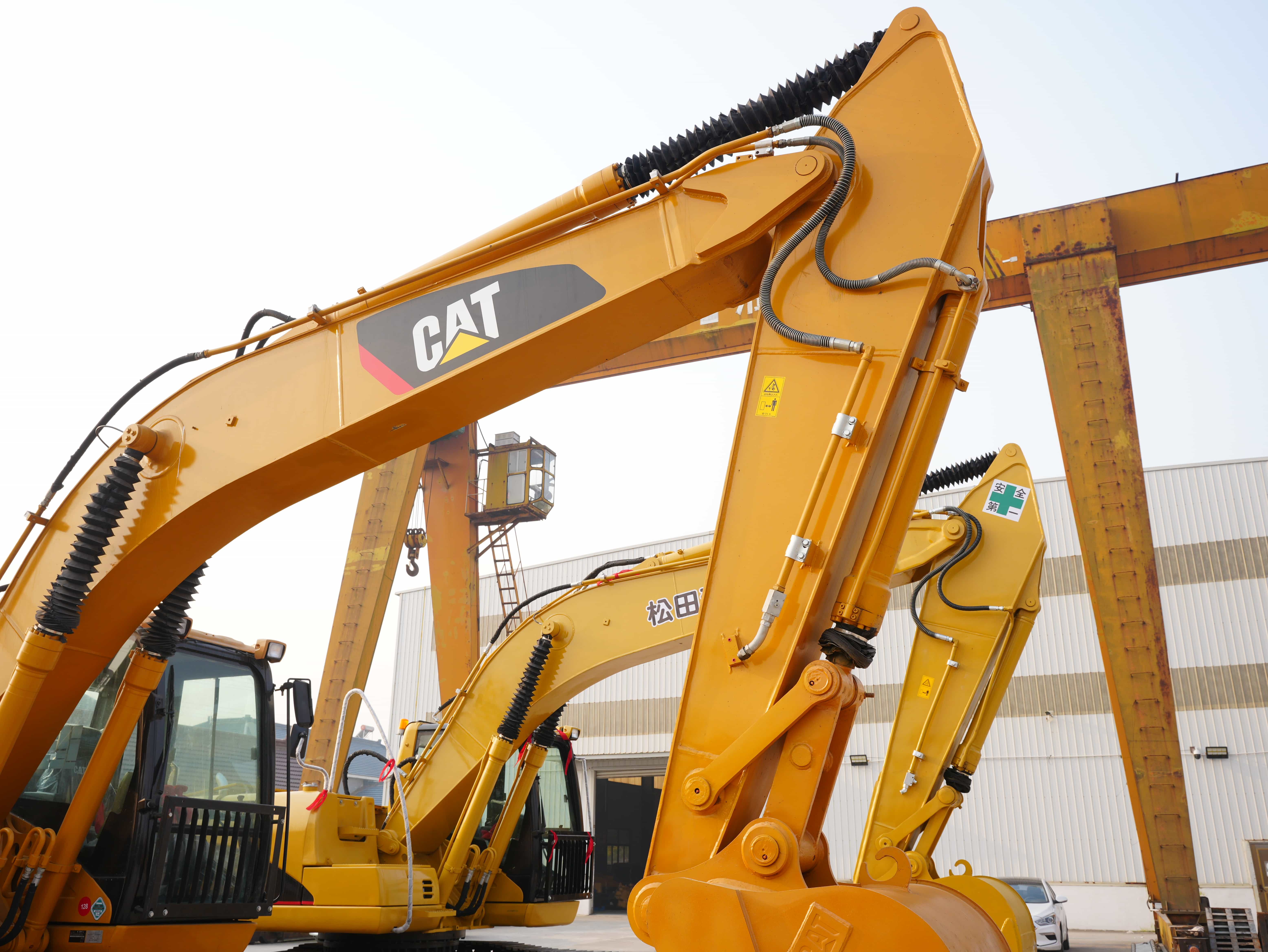 100% Caterpillar CAT320C excavator made in Japan for sale at a very low price