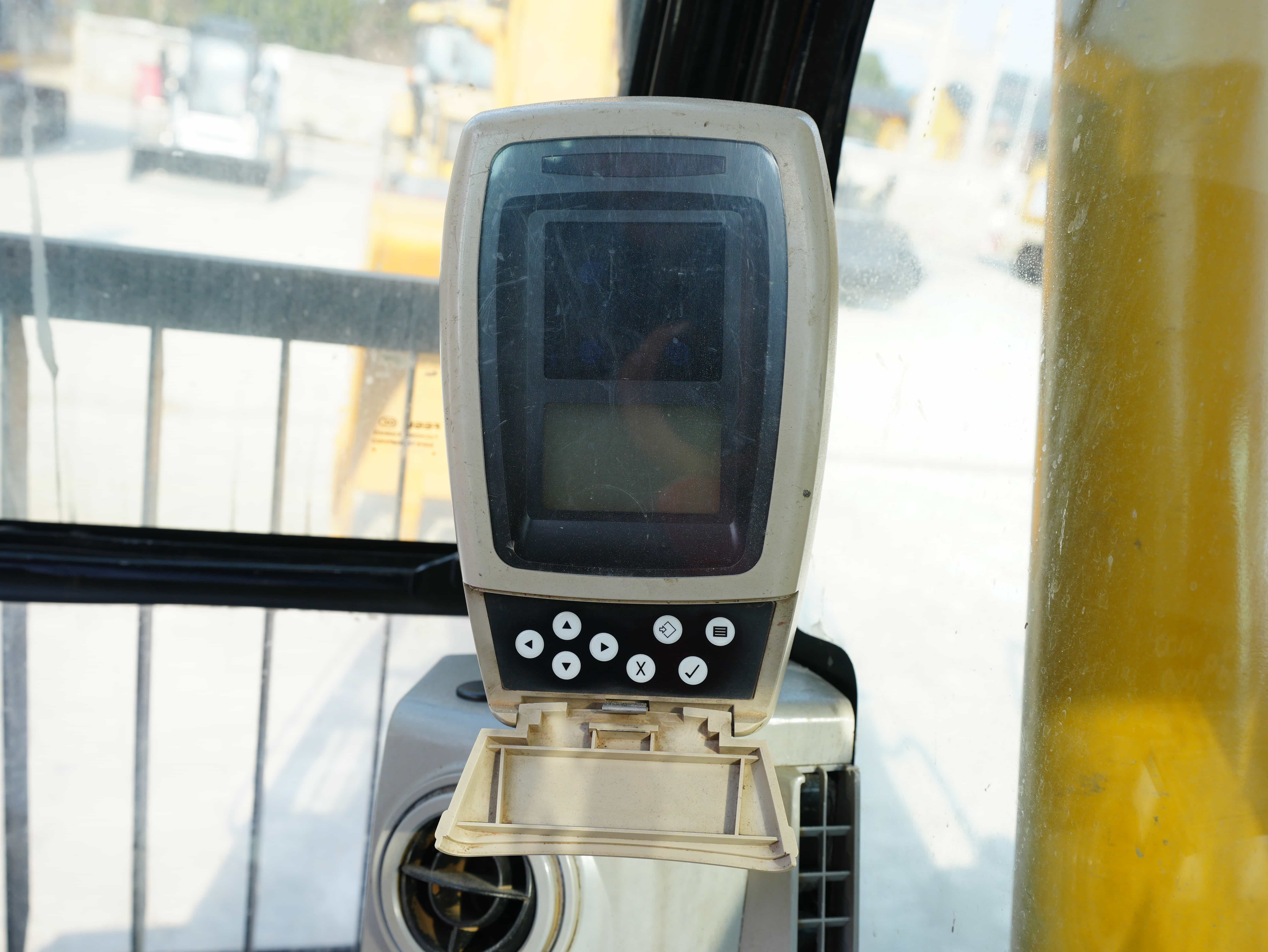 100% Caterpillar CAT320C excavator made in Japan for sale at a very low price