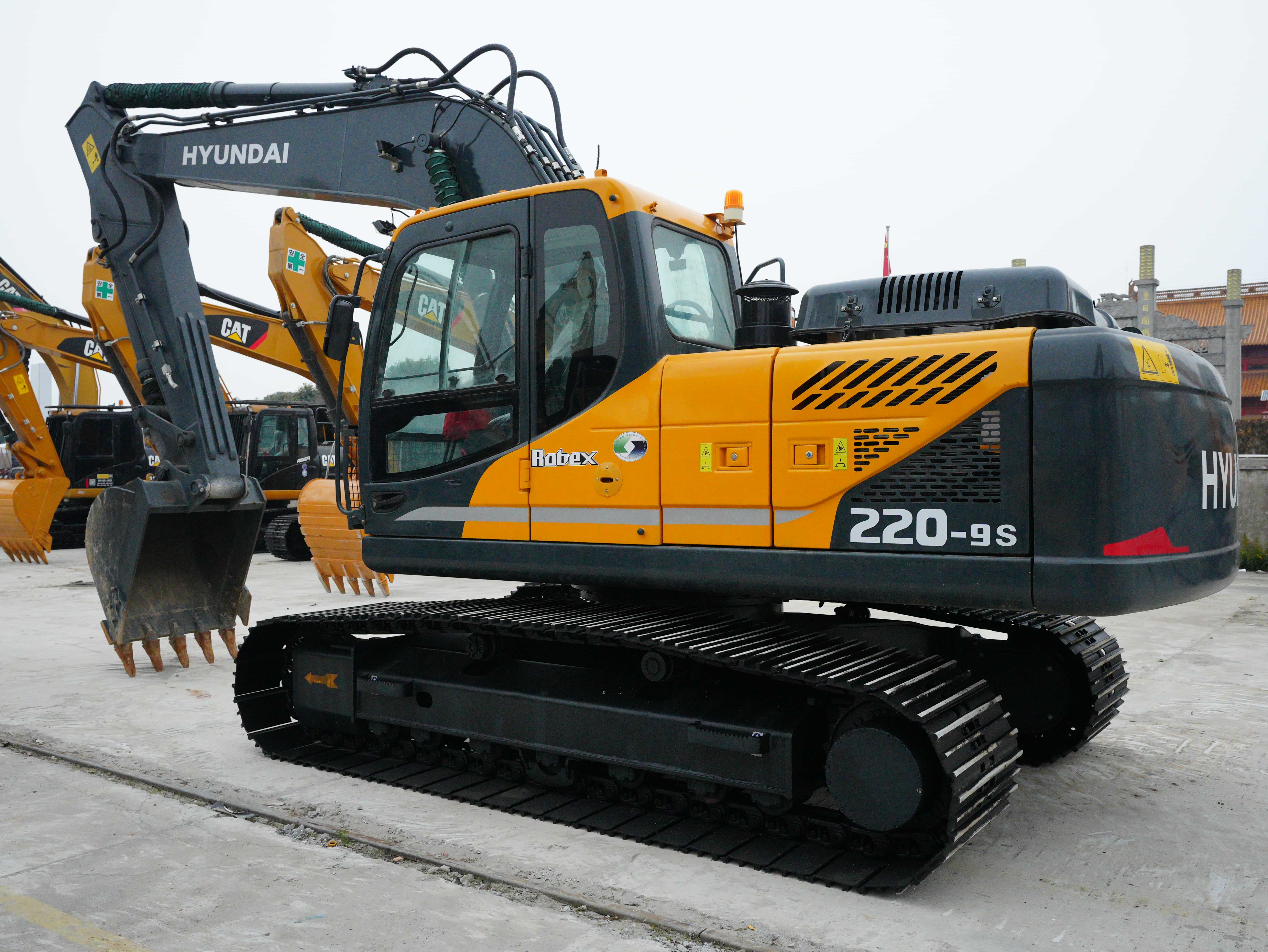 Used Hyundai 220-9s excavator crawler excavator with good performance and cheap for sale