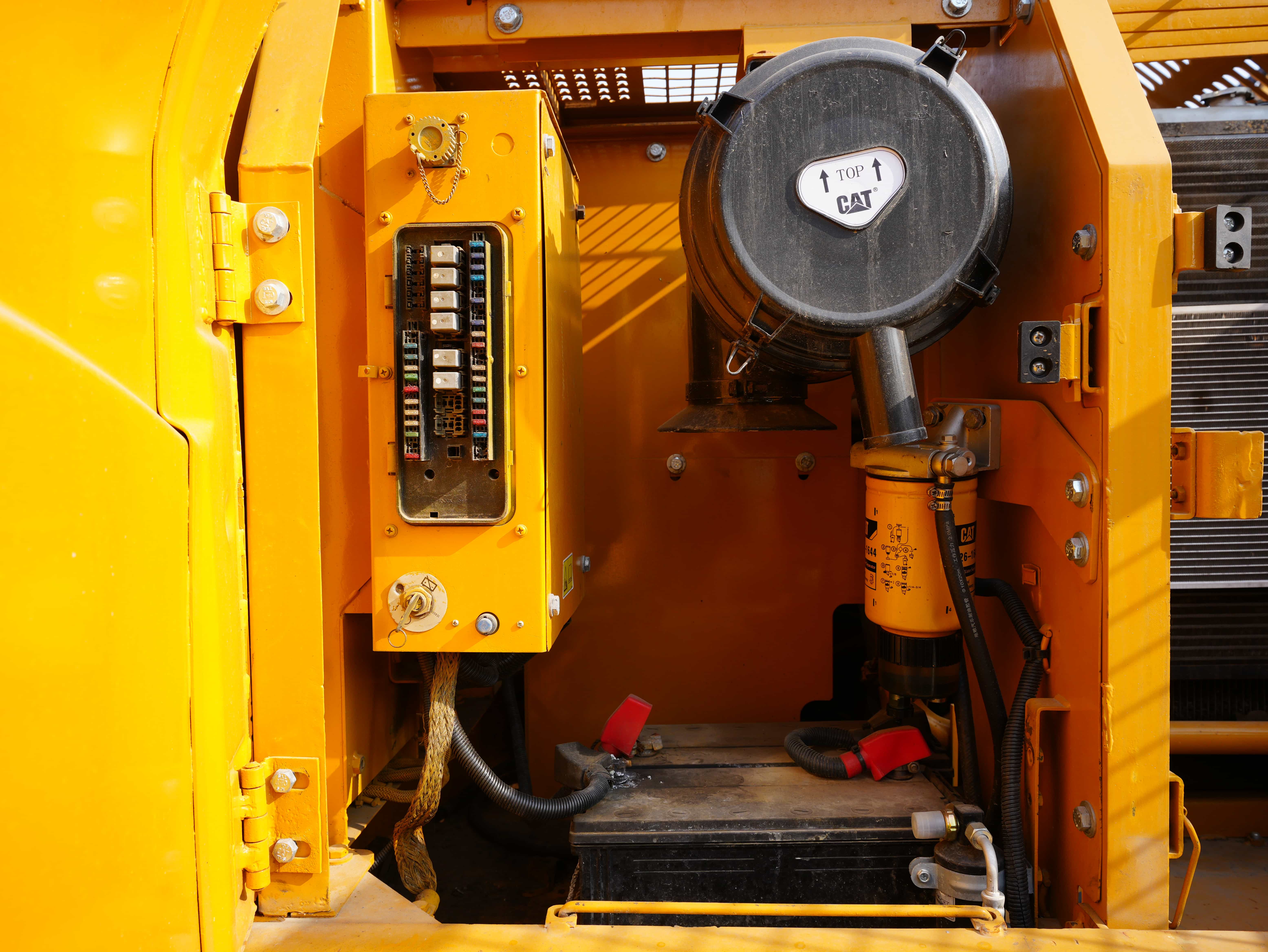 100% Caterpillar CAT320C excavator made in Japan for sale at a very low price