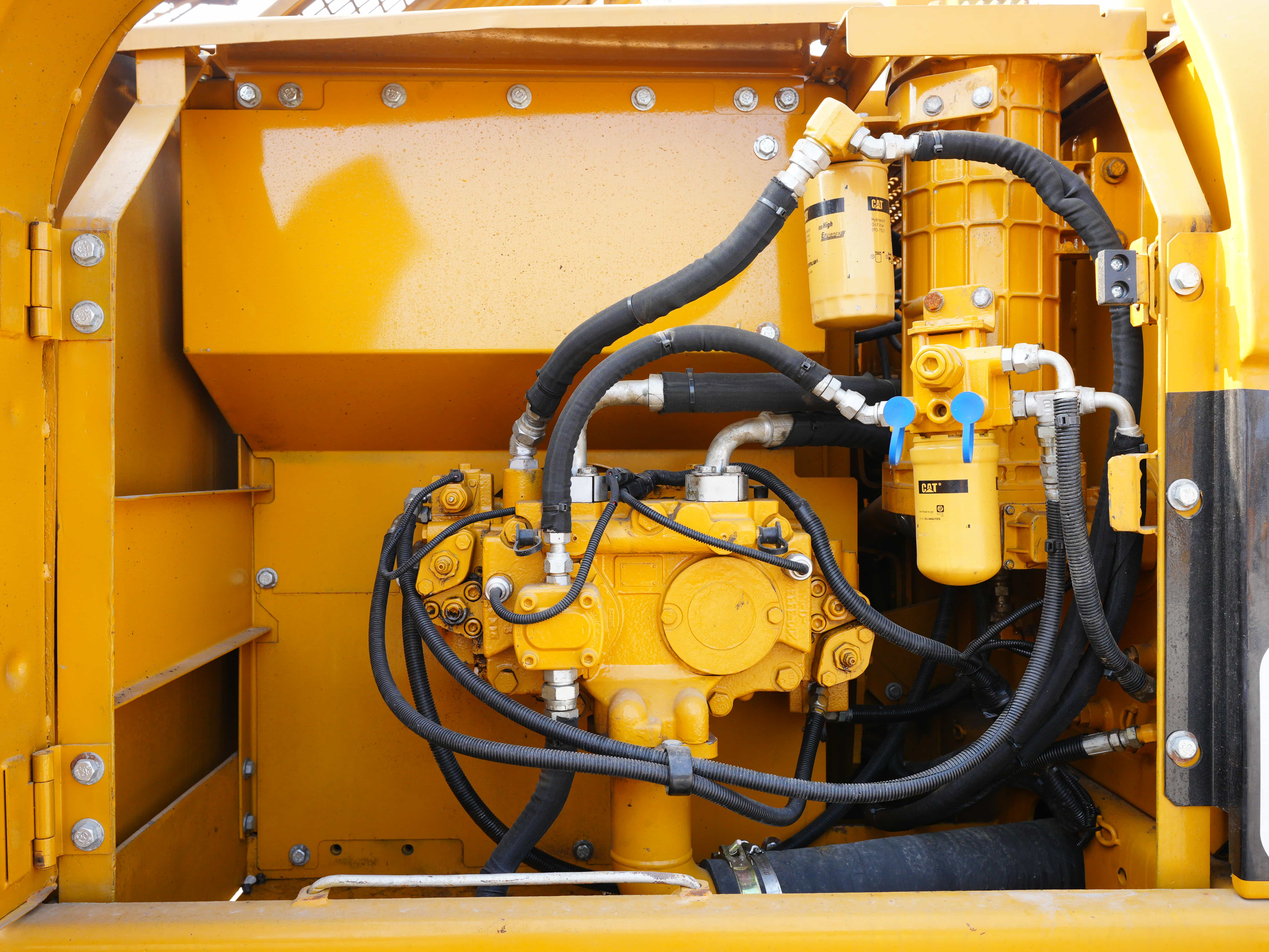 100% Caterpillar CAT320C excavator made in Japan for sale at a very low price