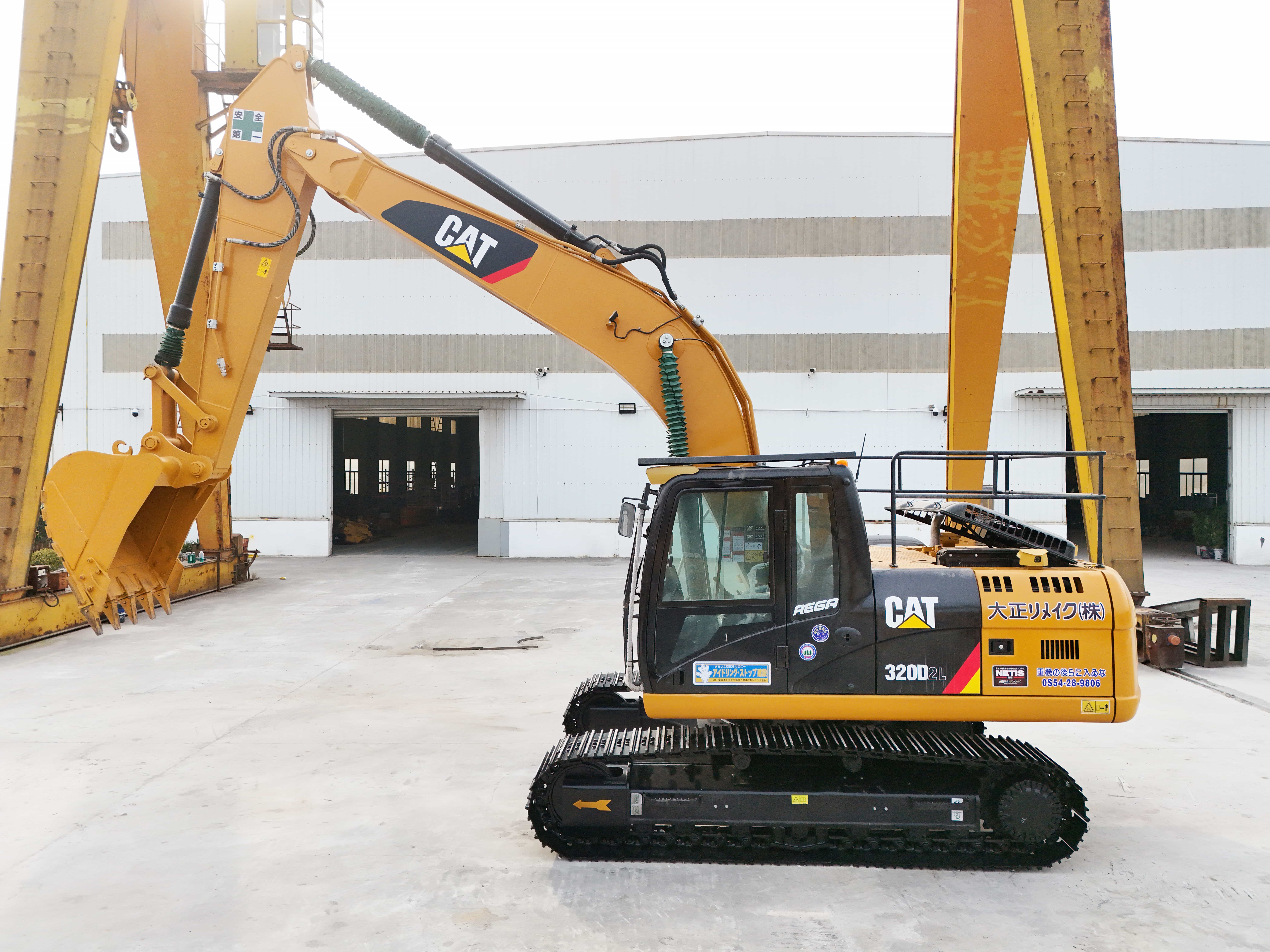 CAT 320D2L