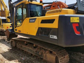 Volvo 220D Excavator