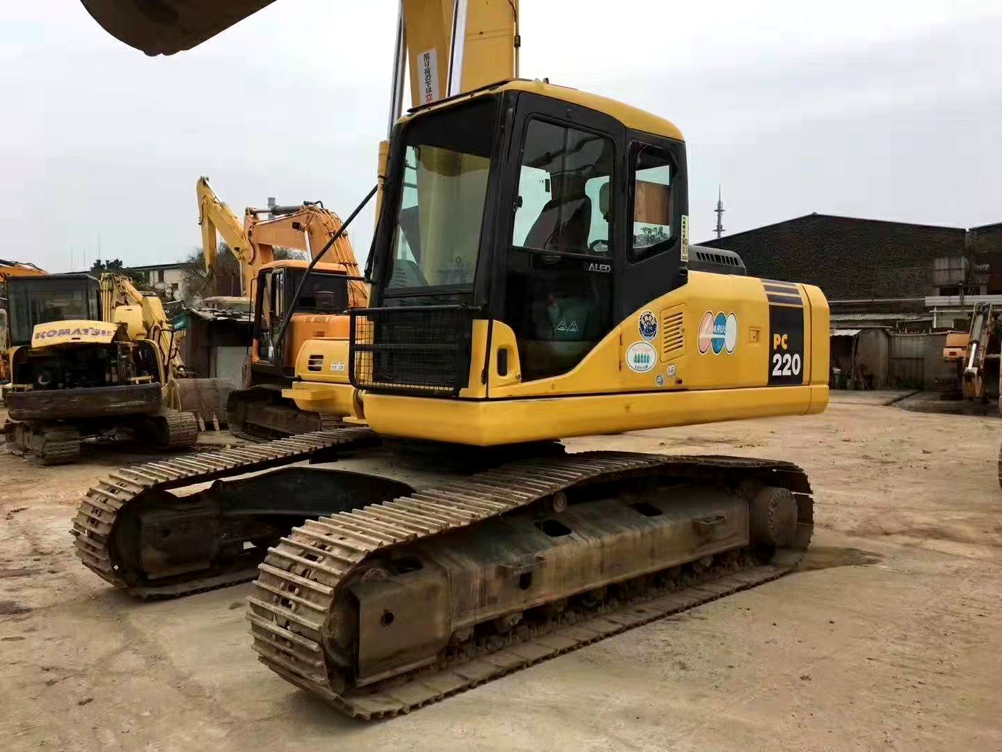 Used Komatsu pc220-7 excavator top performance quality low price