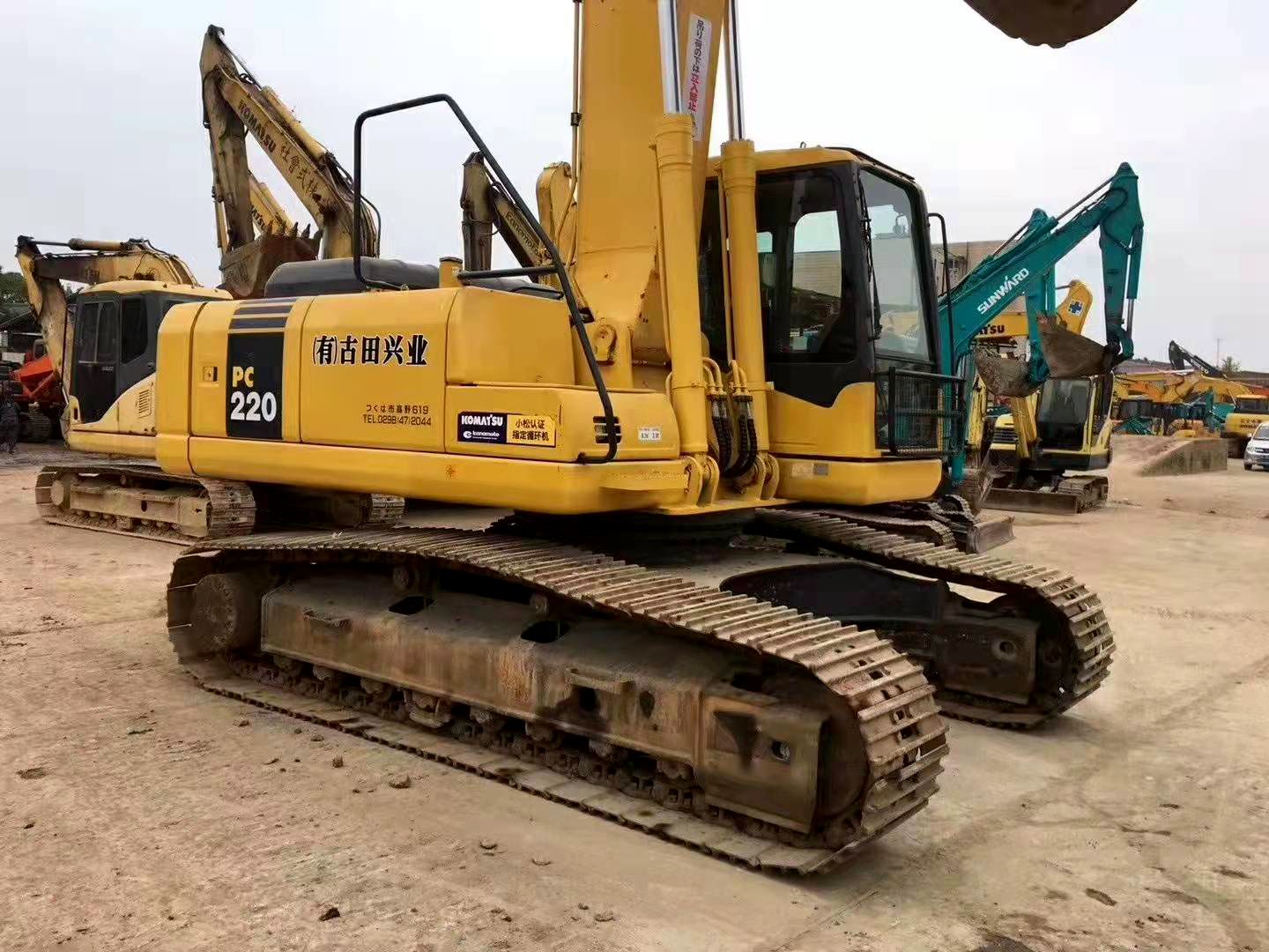 Used Komatsu pc220-7 excavator top performance quality low price
